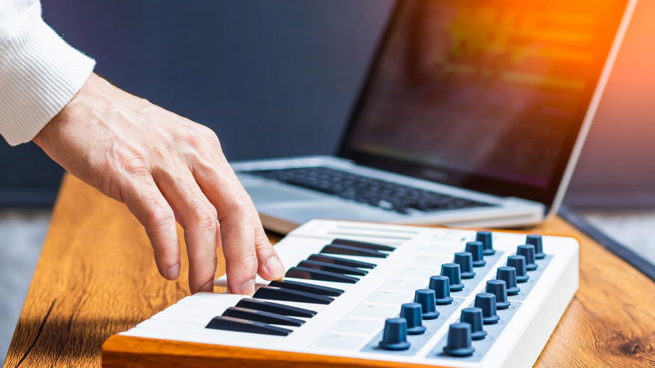 Elektronische-Musik-selbst-produzieren-Header