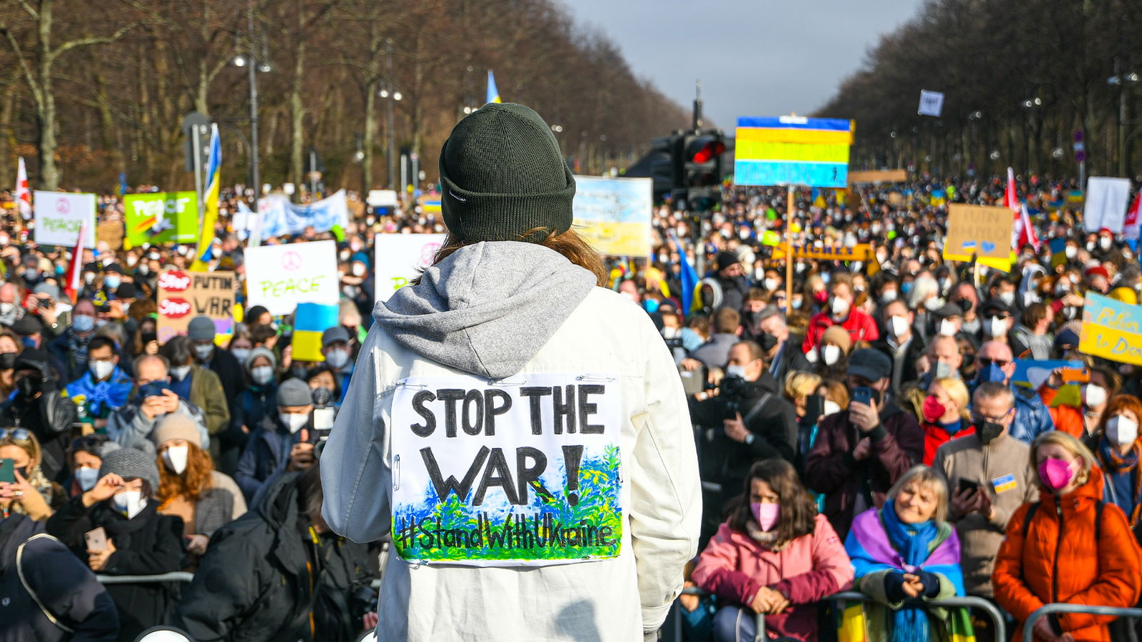 Anti-Kriegsdemo auf der Strasse des 17. Juni