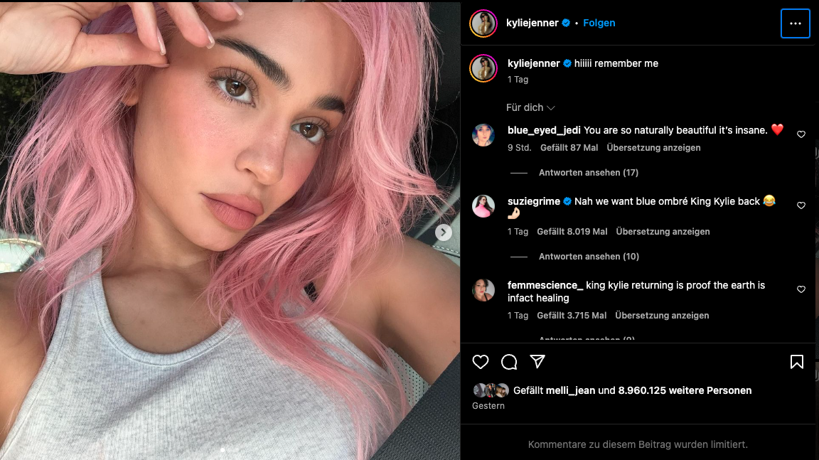 Screenshot von Kyle Jenners Instagram wo sie mit pinken Haaren zu sehen ist