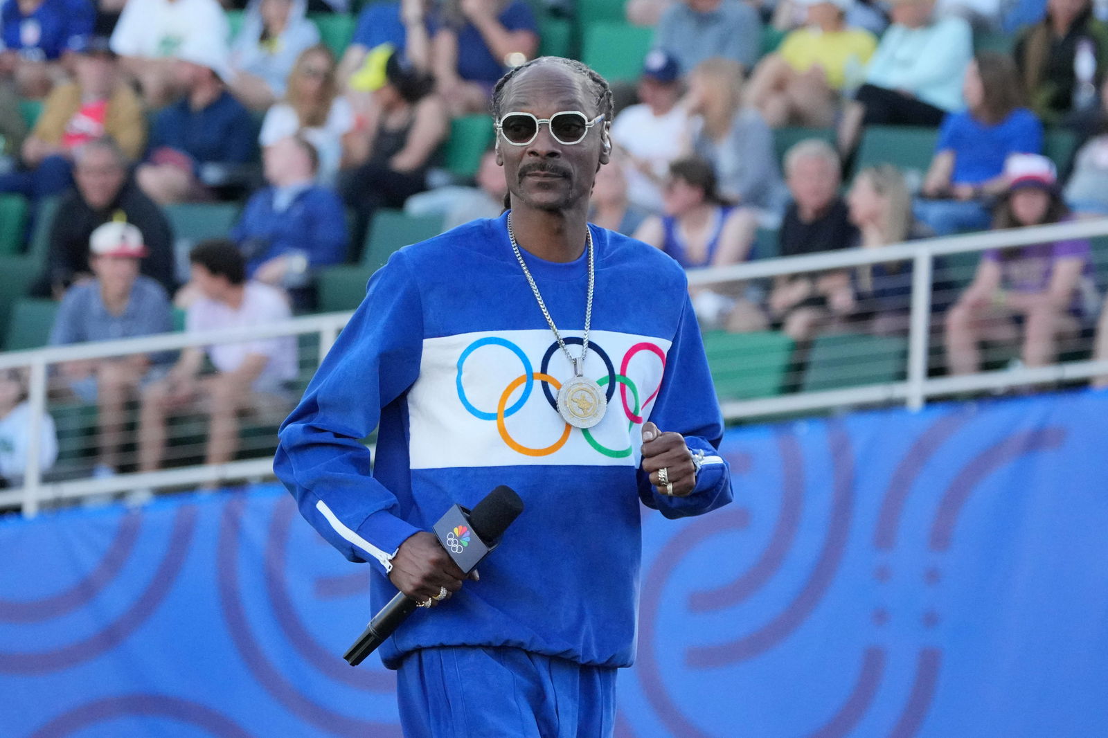 Star News Snoop Dogg trägt Olympia-Fackel