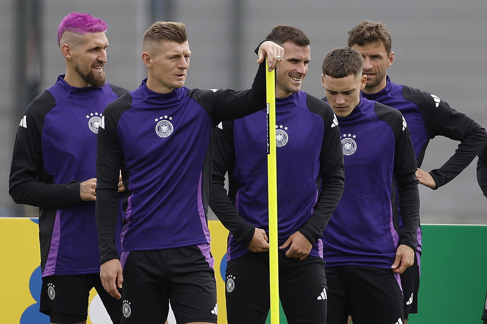 Robert Andrich Pinke Haare