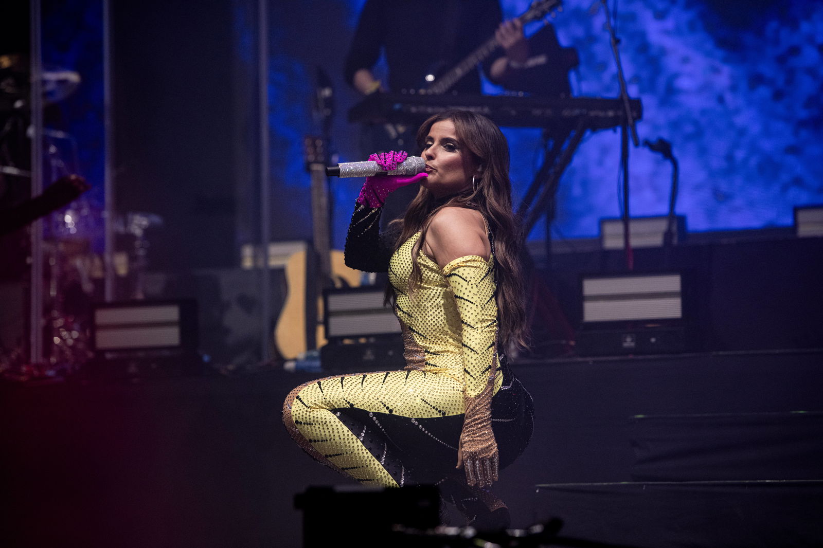 Nelly Furtatdo lässt sich TikTok von Tochter erklären