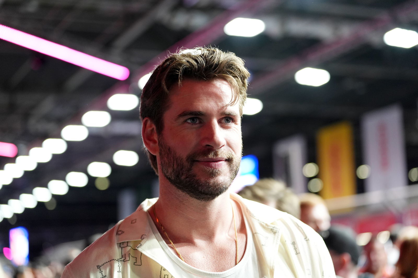 Star News KISS FM Chris Hemsworth trommelt für Ed Sheeran