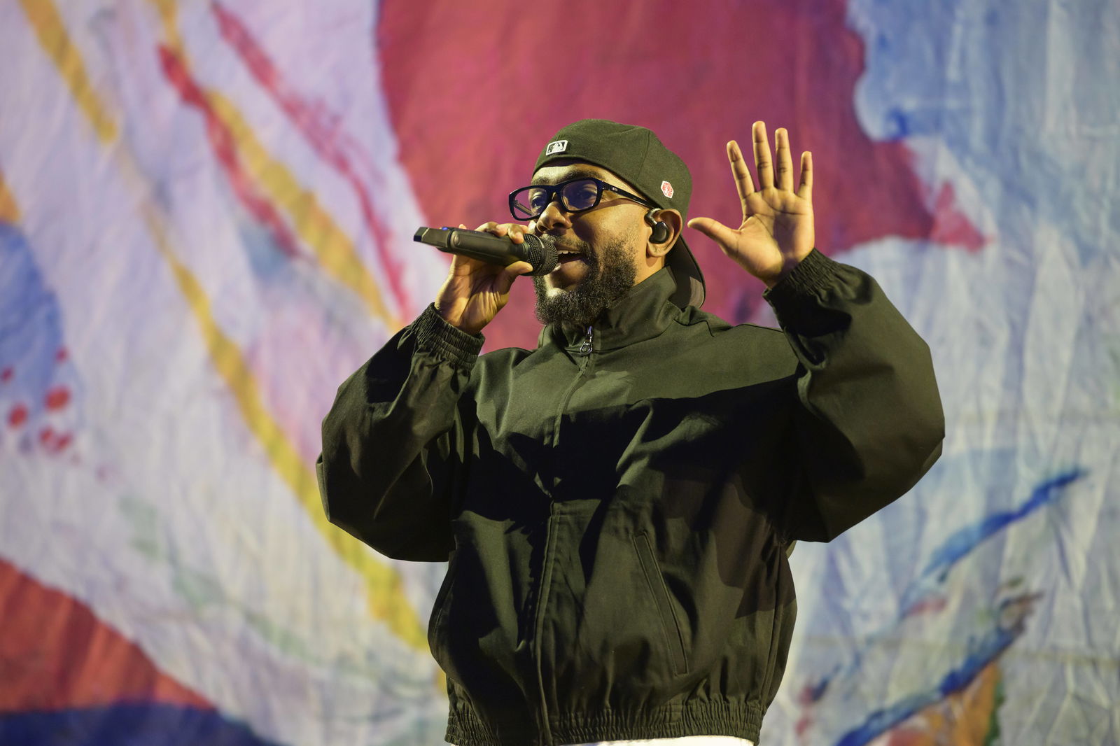 Kendrick Lamar performt auf Bühne