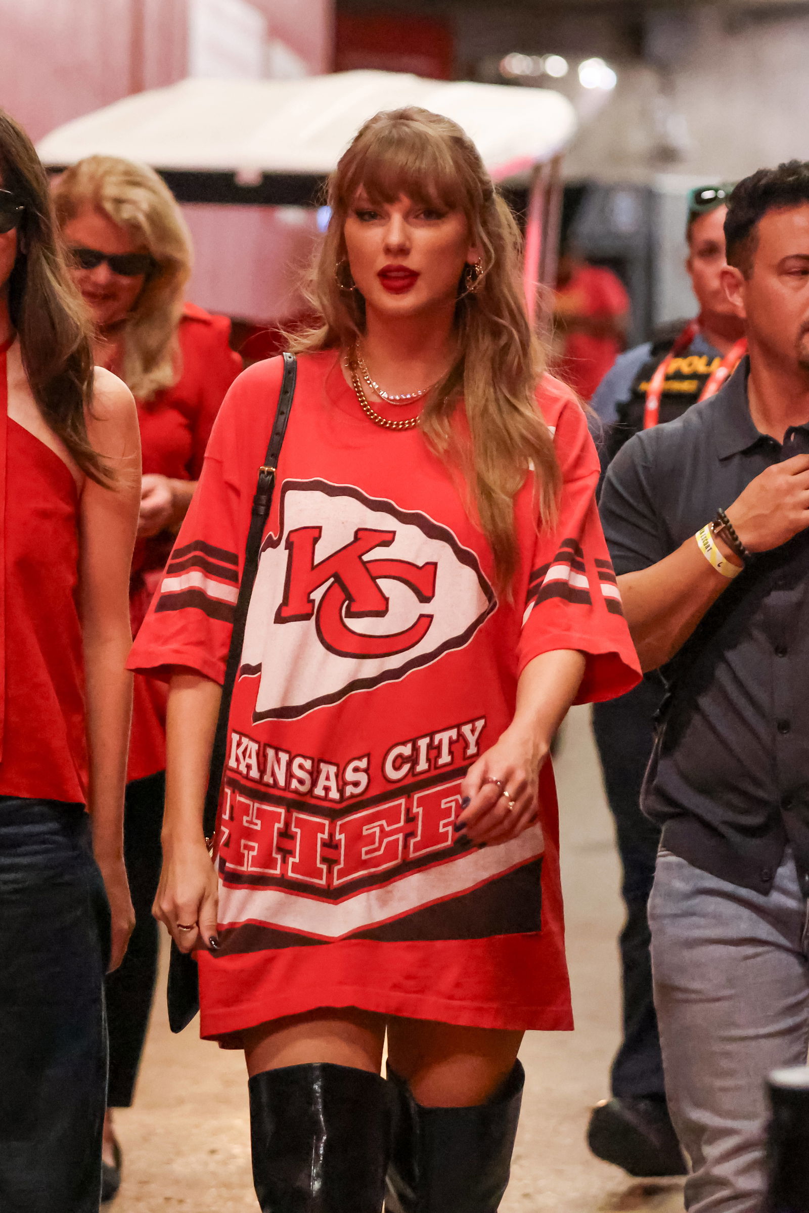 T Swift Kansas Chief Spiel 