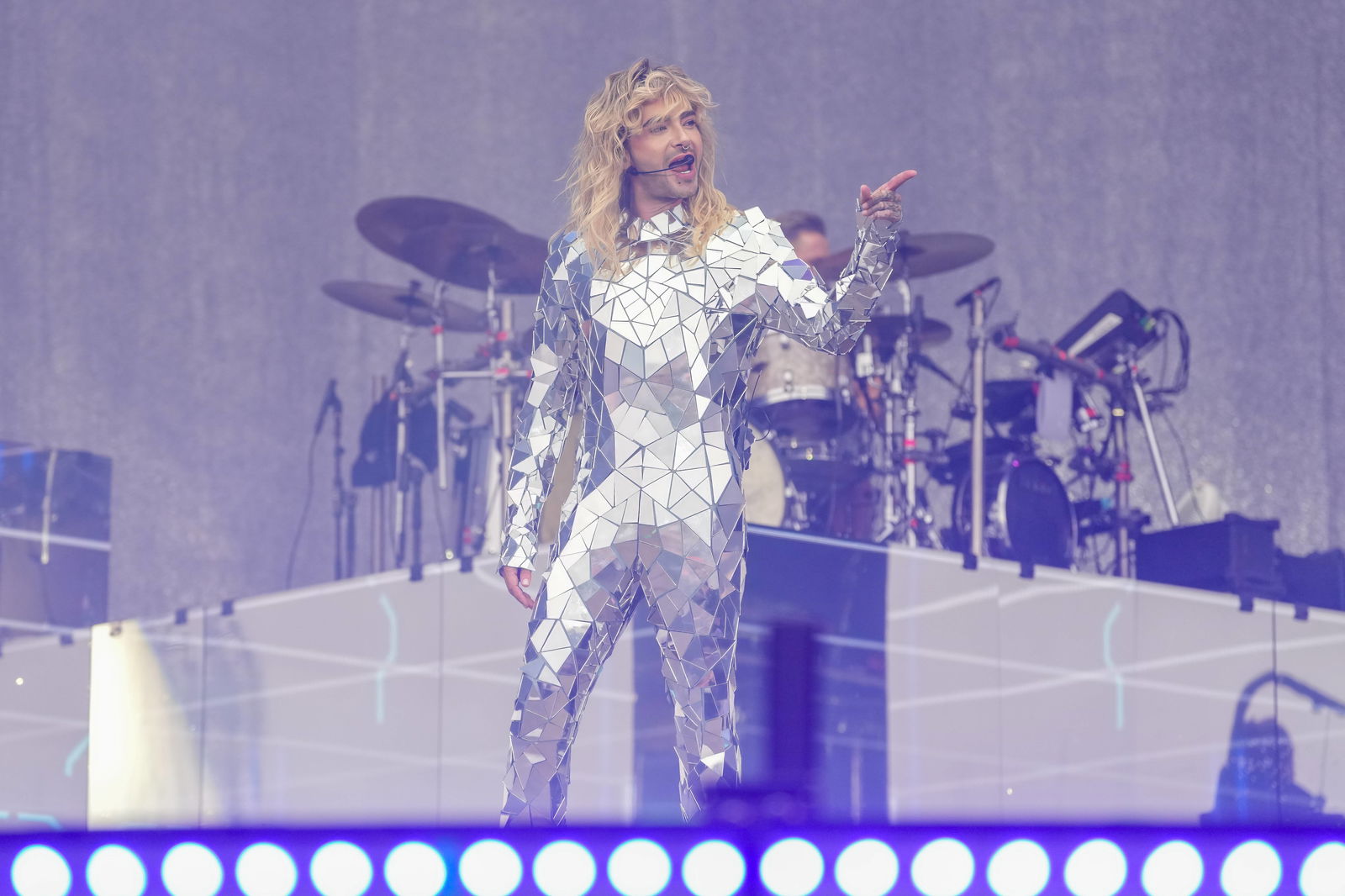 Starnews Bill auf Bühne