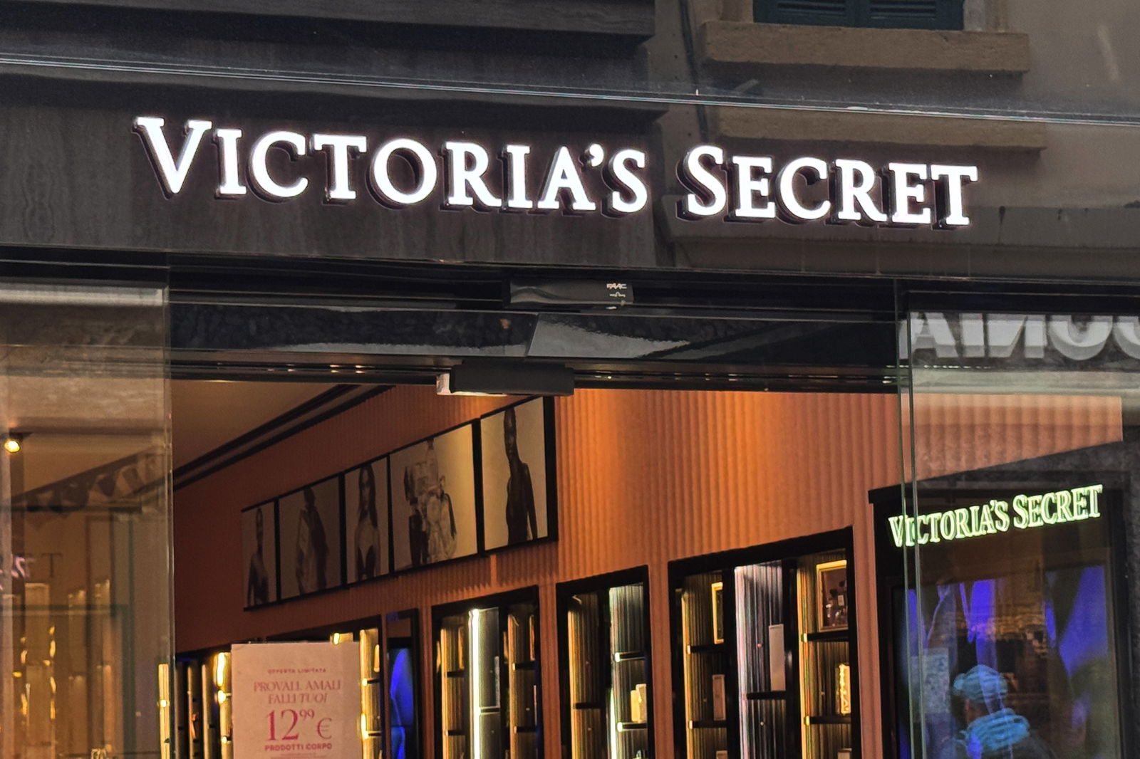 Victoria's Secret Ladenschild