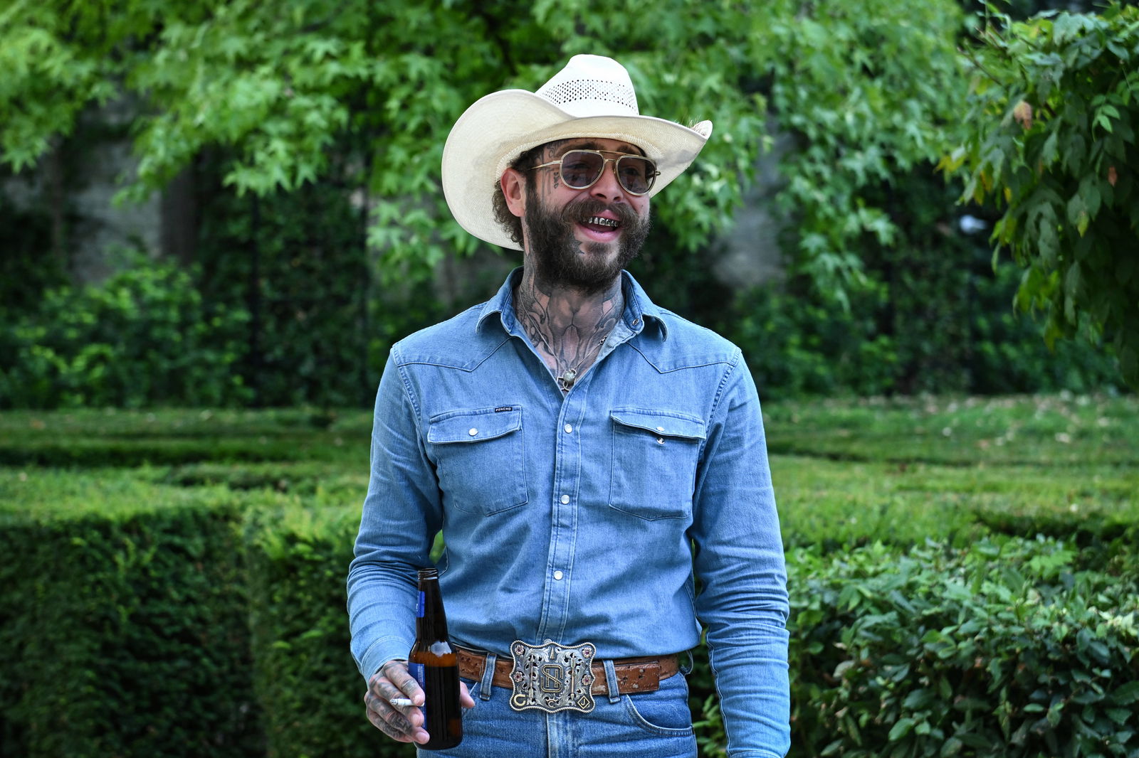 Post Malone rockt Paris mit Pferd auf dem Laufsteg!