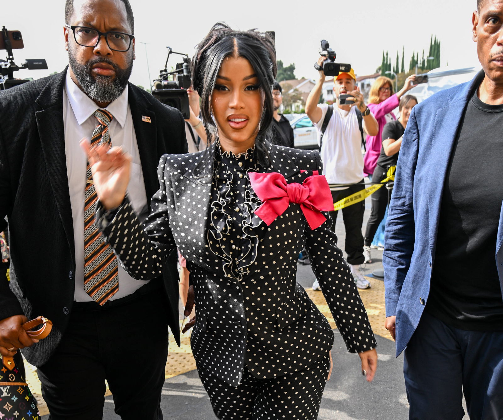 Cardi B Nickerchen im Gericht 