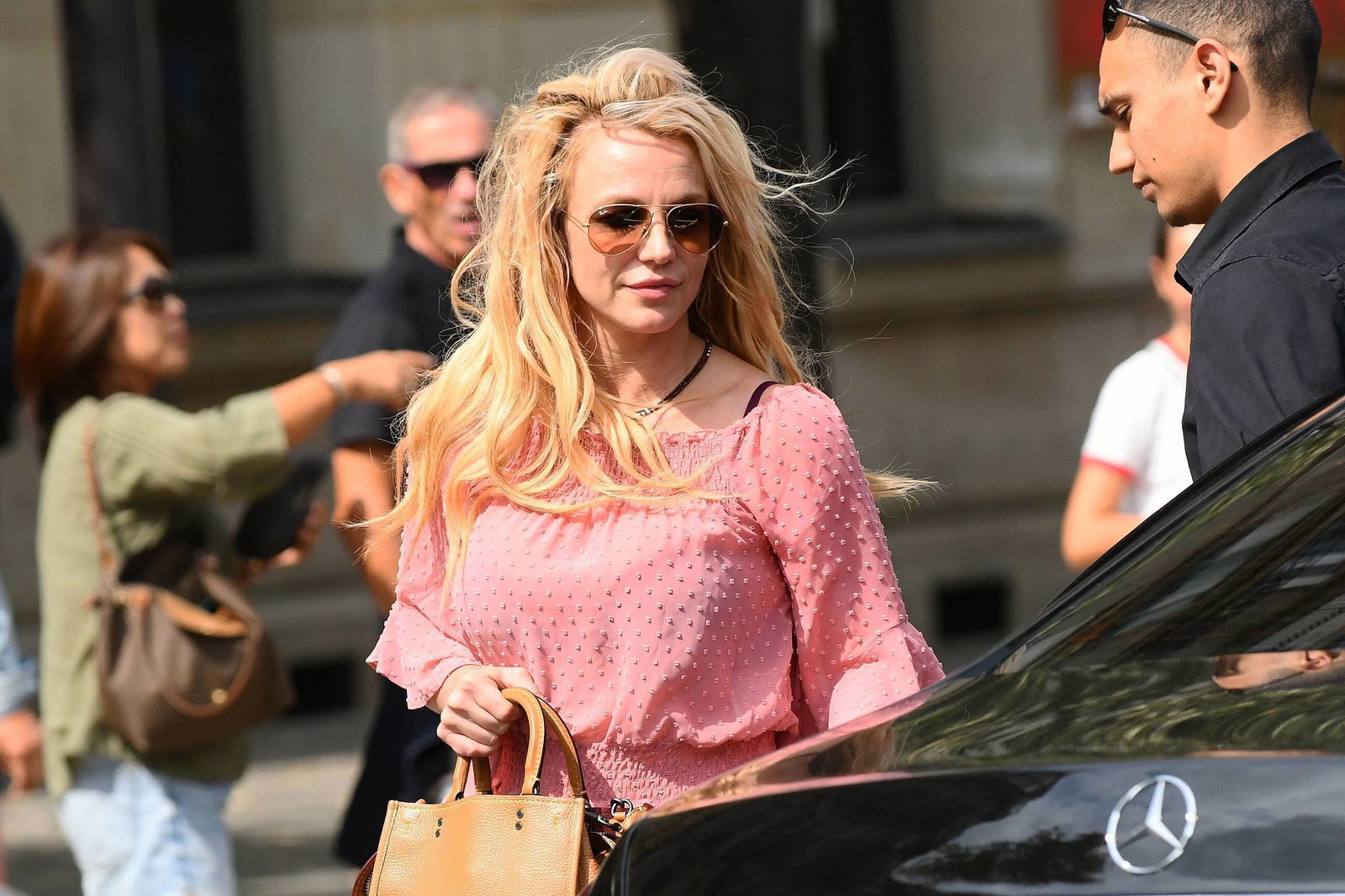 Britney Spears vor dem Societe Restaurant in Paris 2018