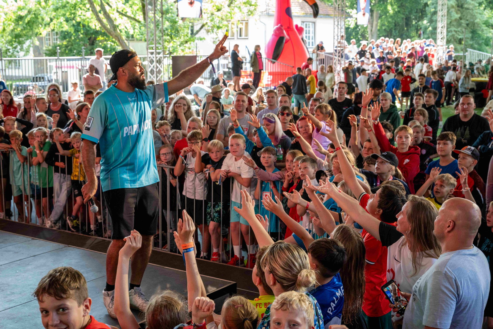 KISS FM Morningshow Moderator Big Moe bei dem Community-Festival