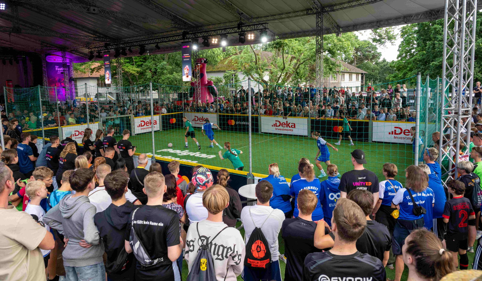 Fußballspiel bei dem Community Festival mit KISS FM und der Sparkasse Barnim