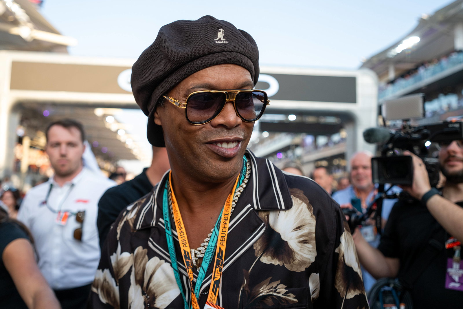 Fußballstar Ronaldinho in Abu Dhabi bei dem Grand Prix 2025