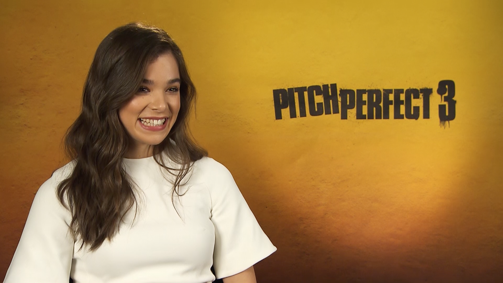 Tolga Meets Hailee Steinfeld 620x250